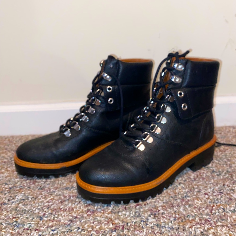 Black Laced Boots 🥾 🖤